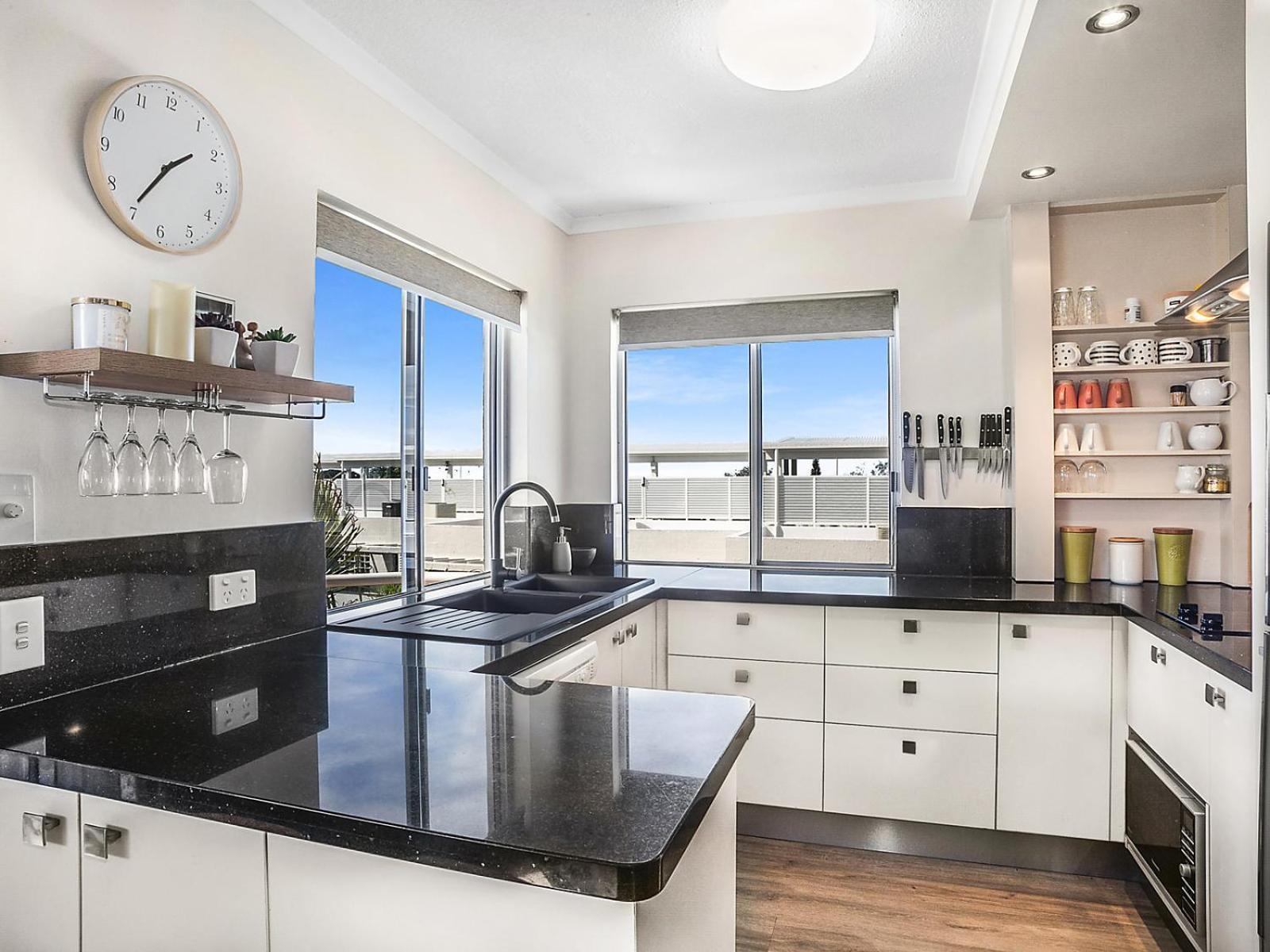 The Burlington Holiday Apartments Maroochydore Exterior photo