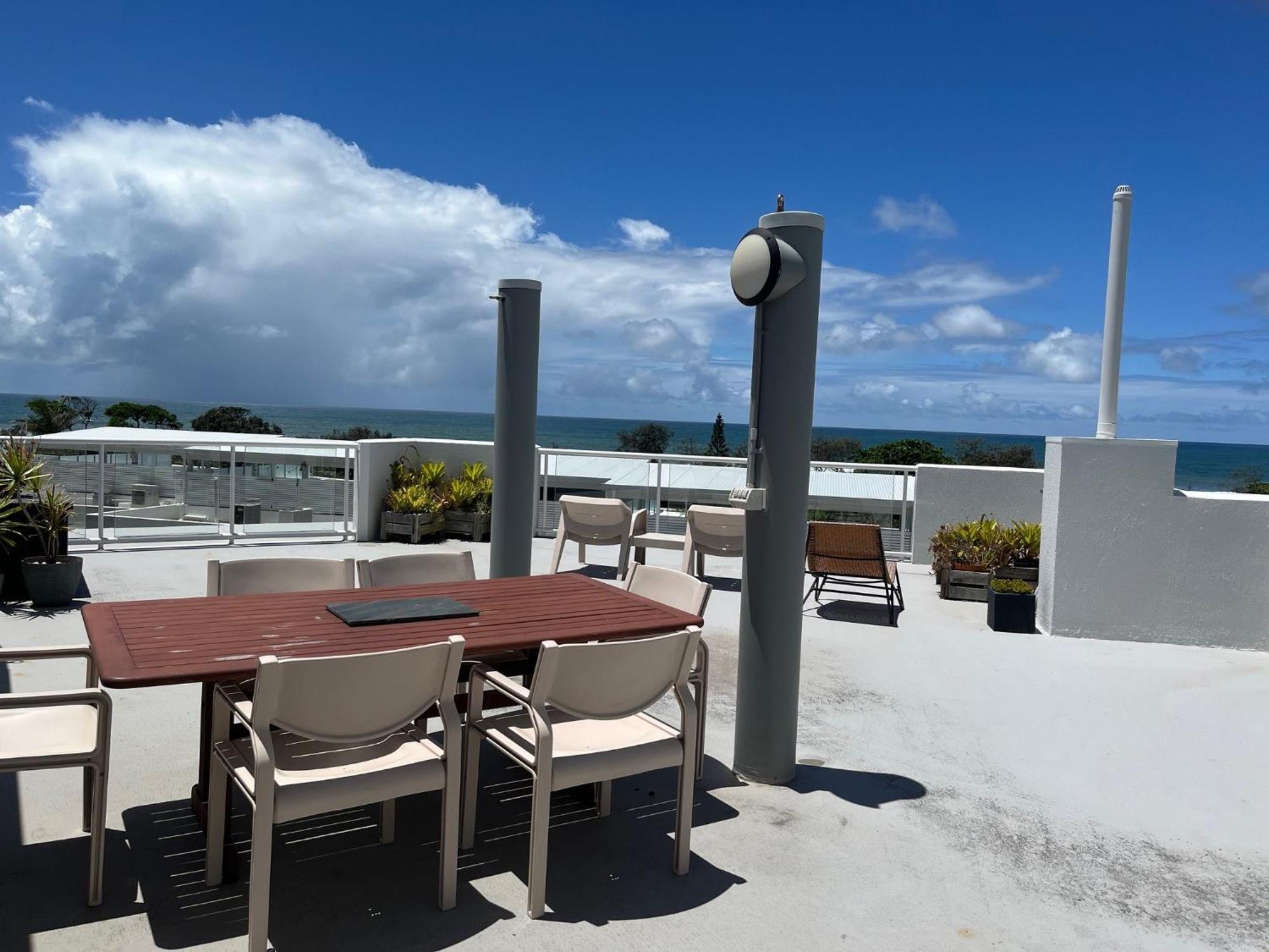 The Burlington Holiday Apartments Maroochydore Exterior photo