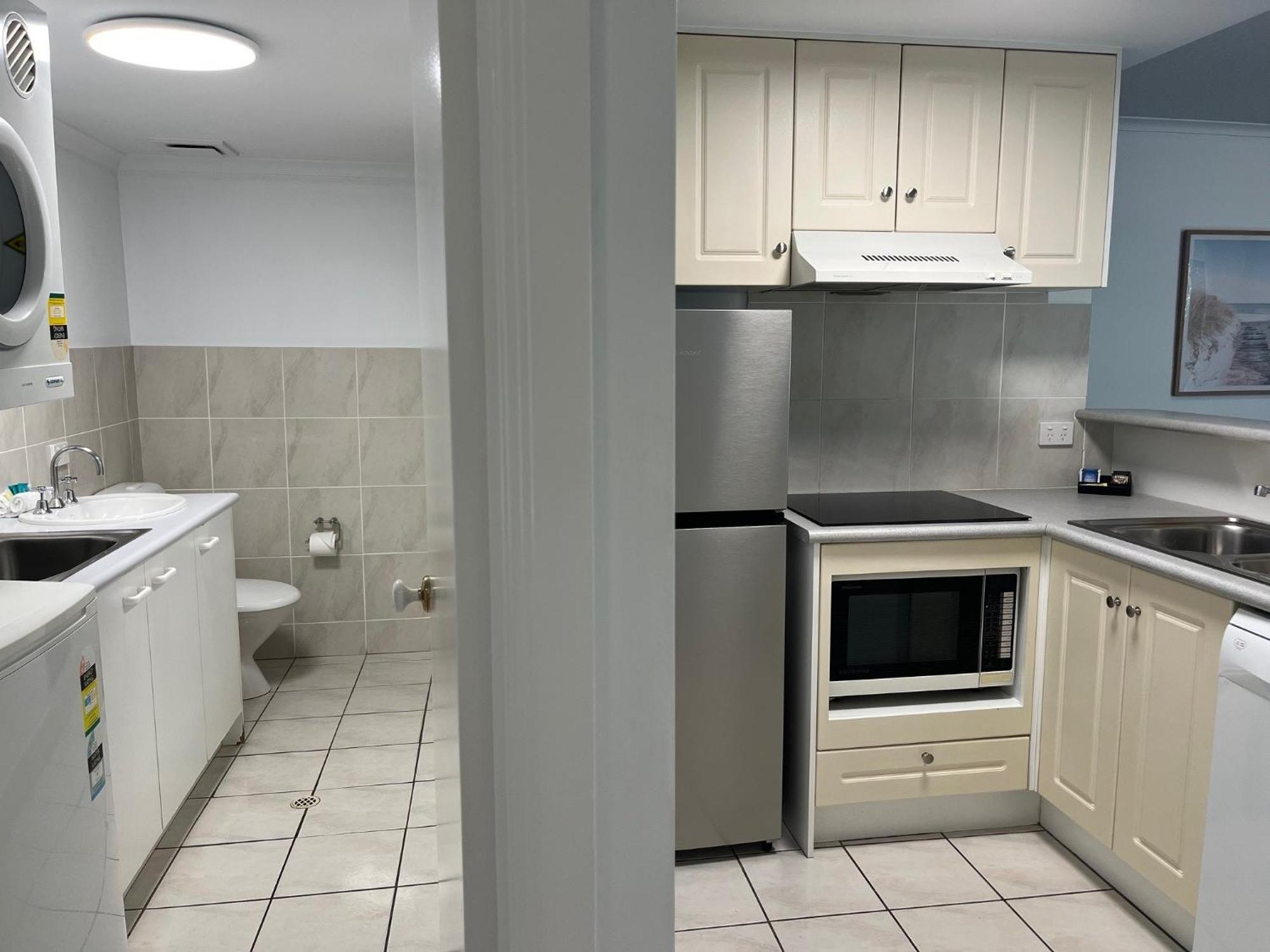 The Burlington Holiday Apartments Maroochydore Exterior photo