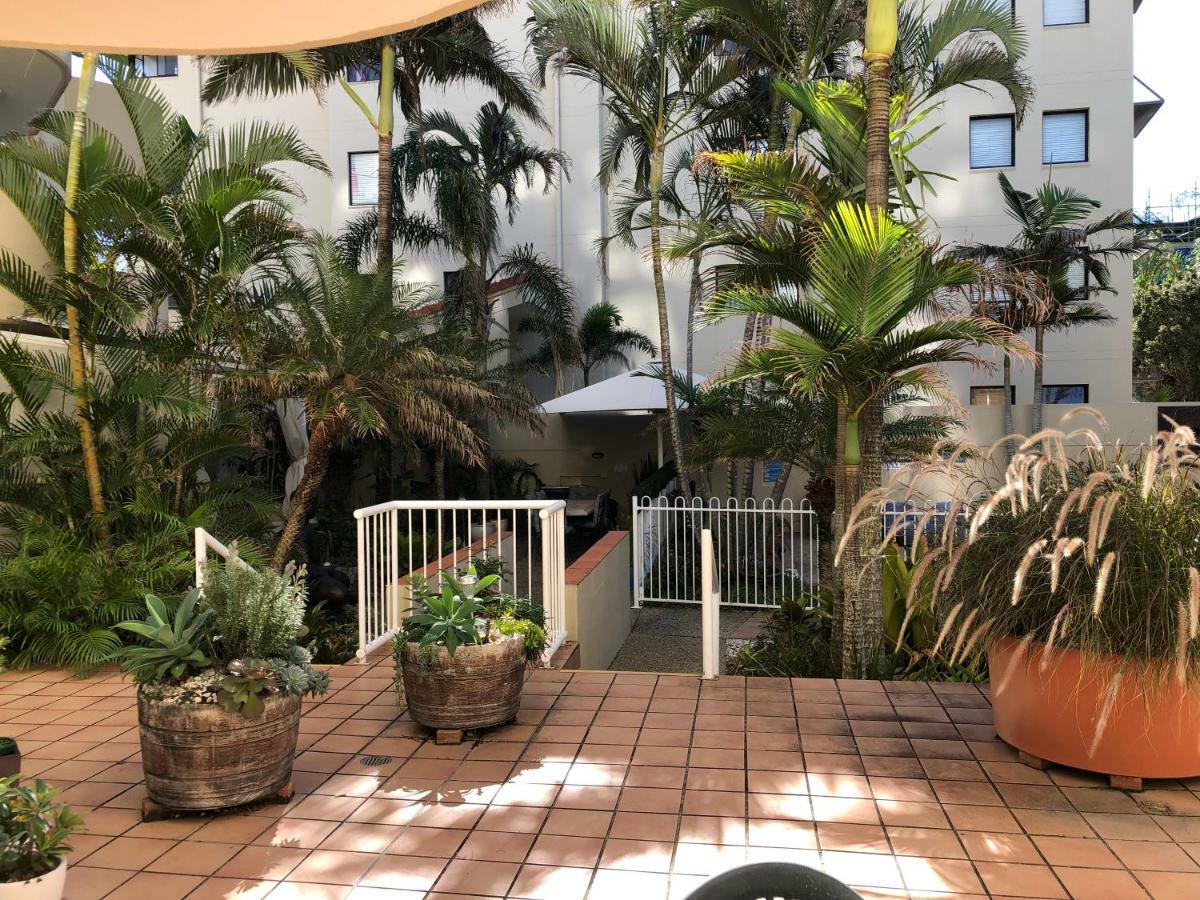 The Burlington Holiday Apartments Maroochydore Exterior photo